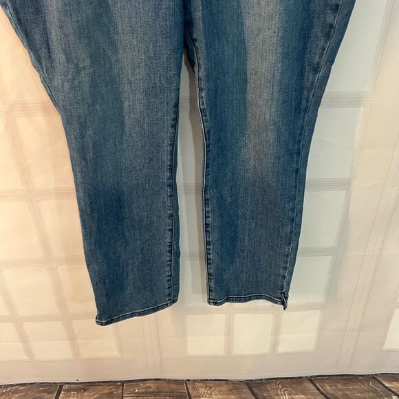 NYDJ Pull-on Straight Jeans In pristine Plus Size 16 - Picture 5 of 13